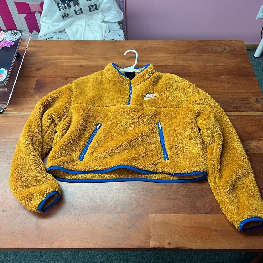 Nike Cropped Fuzzy Pullover